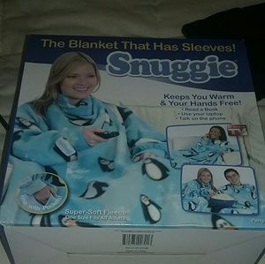 NIB Penguin Print Blanket/Snuggie